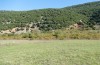 Muschampia alta: Habitat: Eifunde im Felsbereich im Mittelgrund (NW-Griechenland, Ioannina, Ende Oktober 2023) [N]